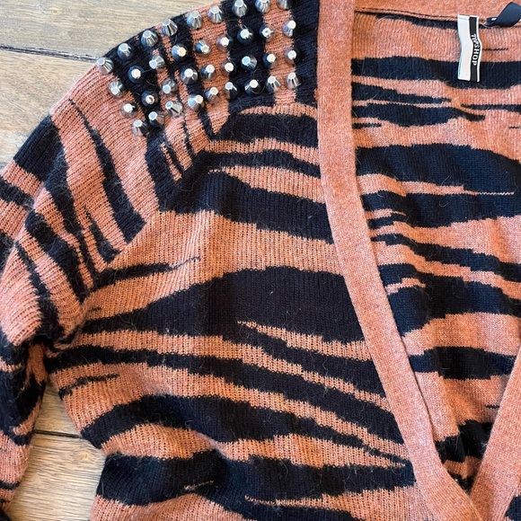 Topshop Tiger Cardigan with Spiked Shoulder Details Size 6 - Picture 2 of 10
